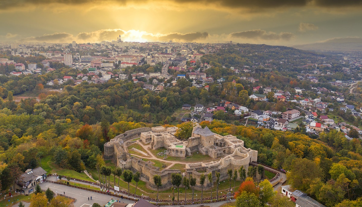 TapioClean - Servicii profesionale de curățare canapele și tapițerii Suceava